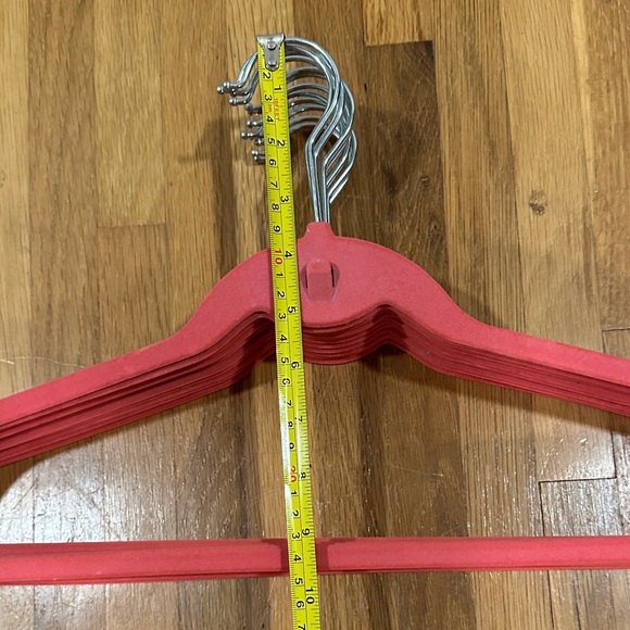 Clutter Free | Set of Pink Velvet Hangers - Picture 10 of 11